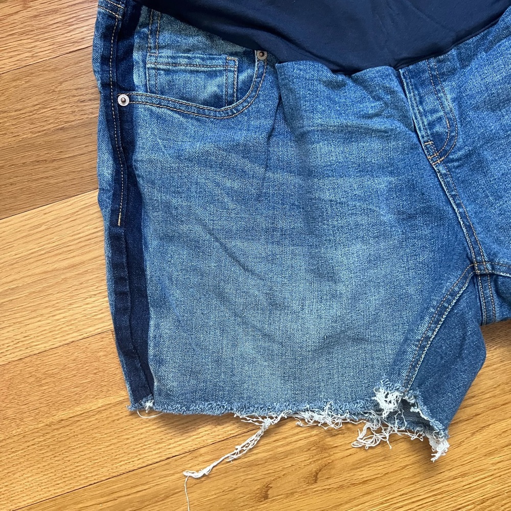 Old Navy Maternity Jean Shorts Size 16 - Picture 3 of 6